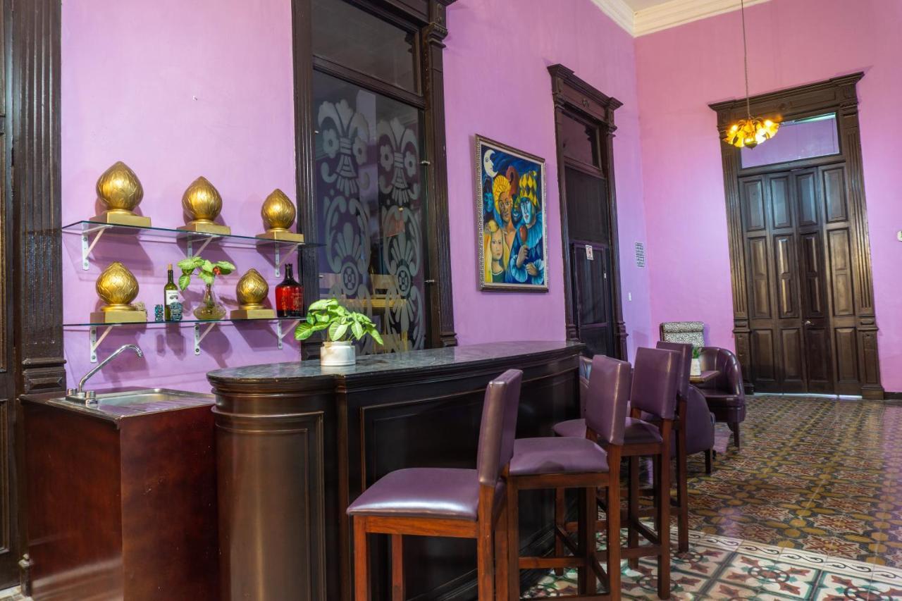 Hotel Lavanda Cas Mérida Exterior foto The bar at the Purple Room