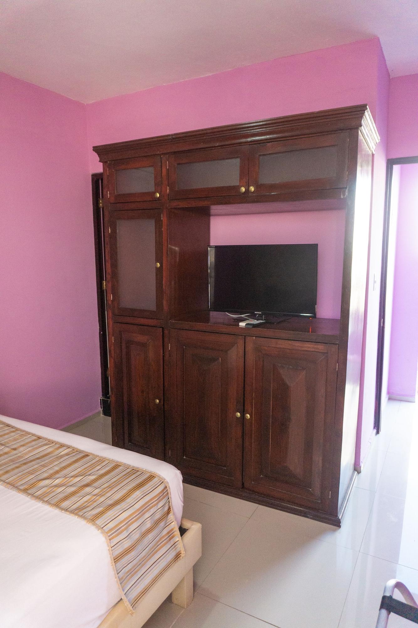 Hotel Lavanda Cas Mérida Exterior foto A television set in a bedroom