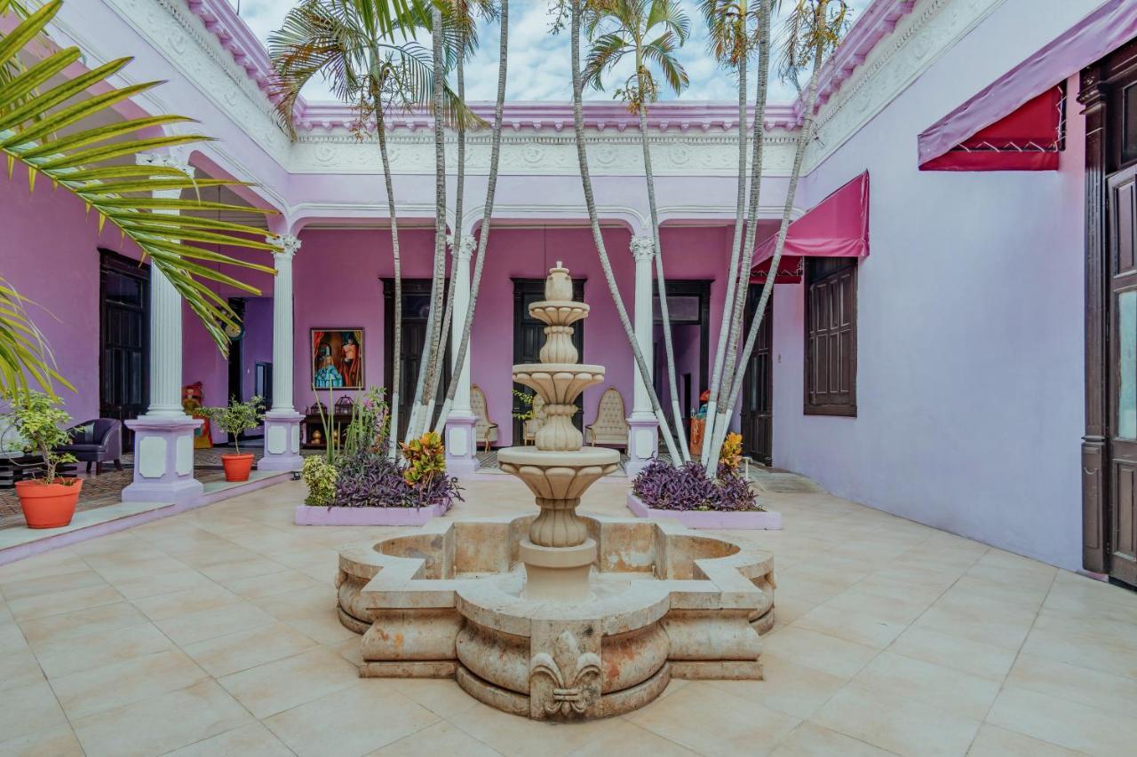 Hotel Lavanda Cas Mérida Exterior foto Fountain in the courtyard of the house